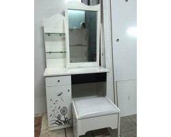 BÀN TRANG ĐIỂM TRẮNG